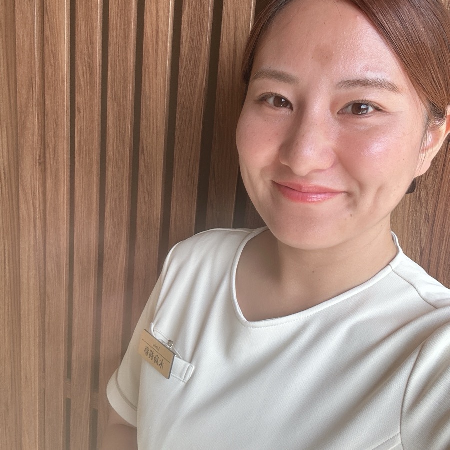 セラピスト りさ